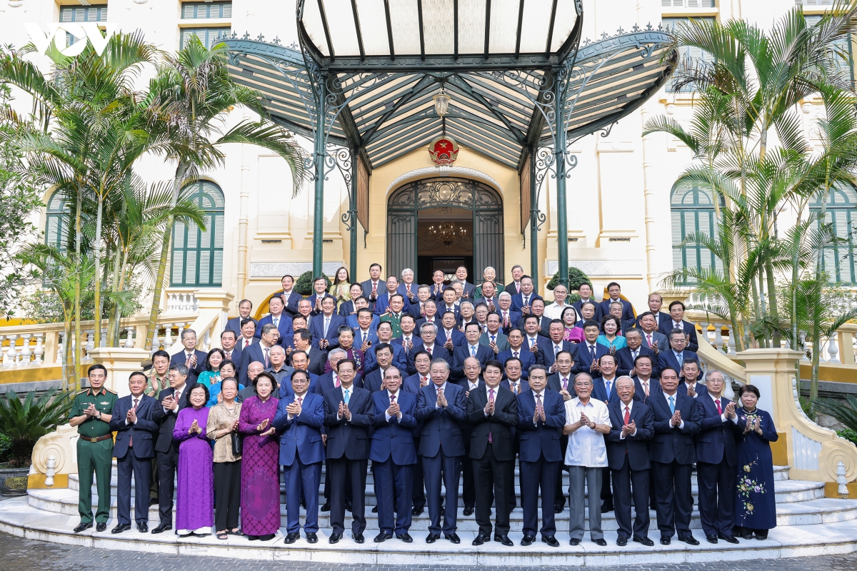 tong-bi-thu-chu-tich-nuoc-to-lam-gap-mat-nguyen-lanh-dao-3.jpg