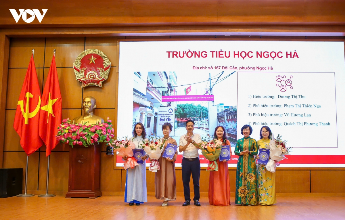 trao-quyet-dinh-1.jpg
