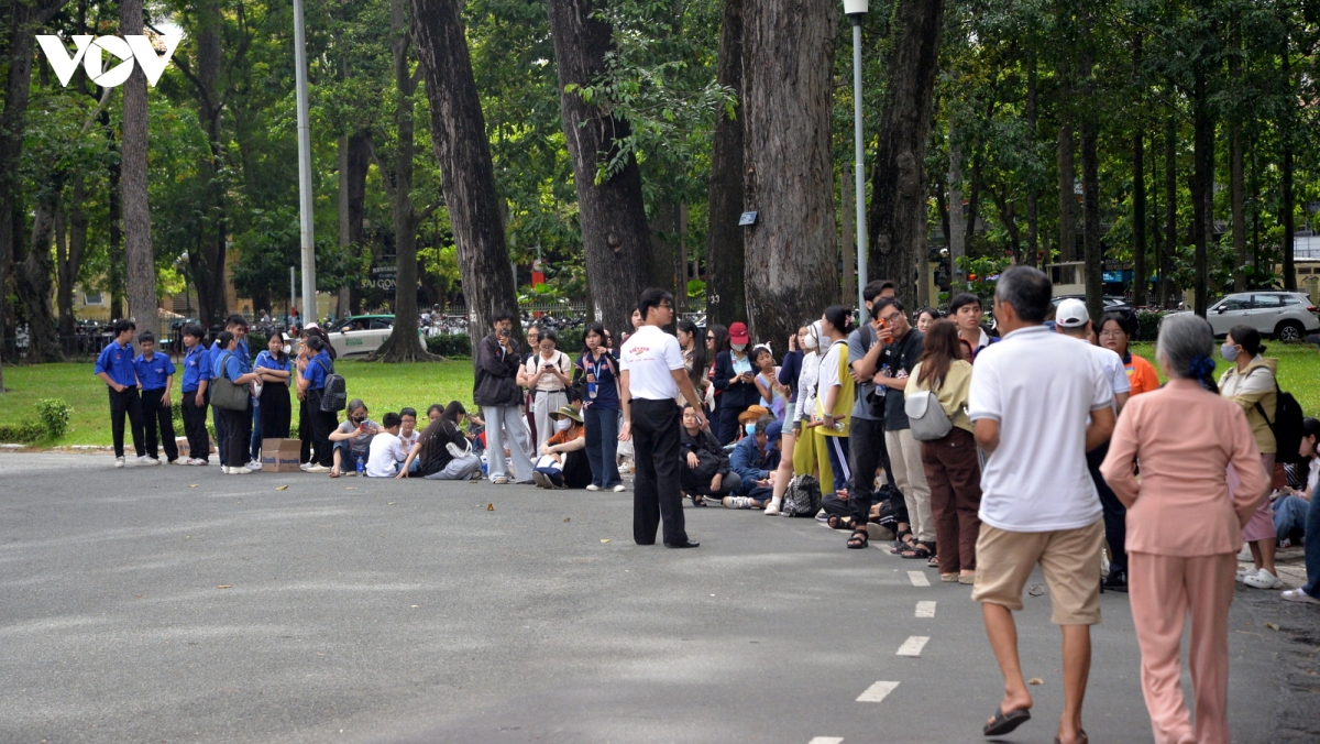 tro-ve-thoi-khac-thieng-lieng-tai-dinh-doc-lap-020.jpg
