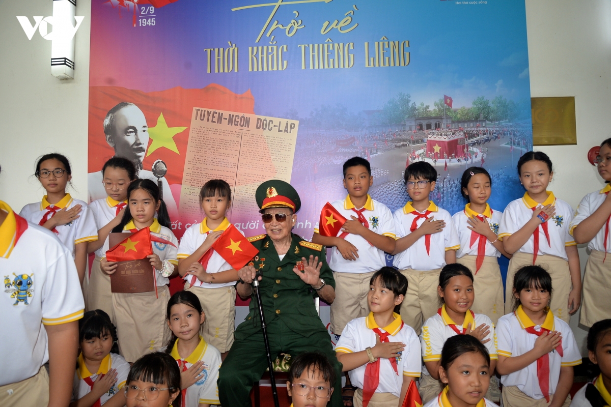 tro-ve-thoi-khac-thieng-lieng-tai-dinh-doc-lap-14.jpg