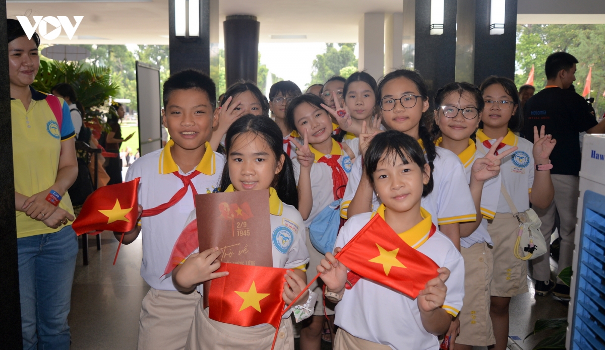 tro-ve-thoi-khac-thieng-lieng-tai-dinh-doc-lap-15412312.jpg