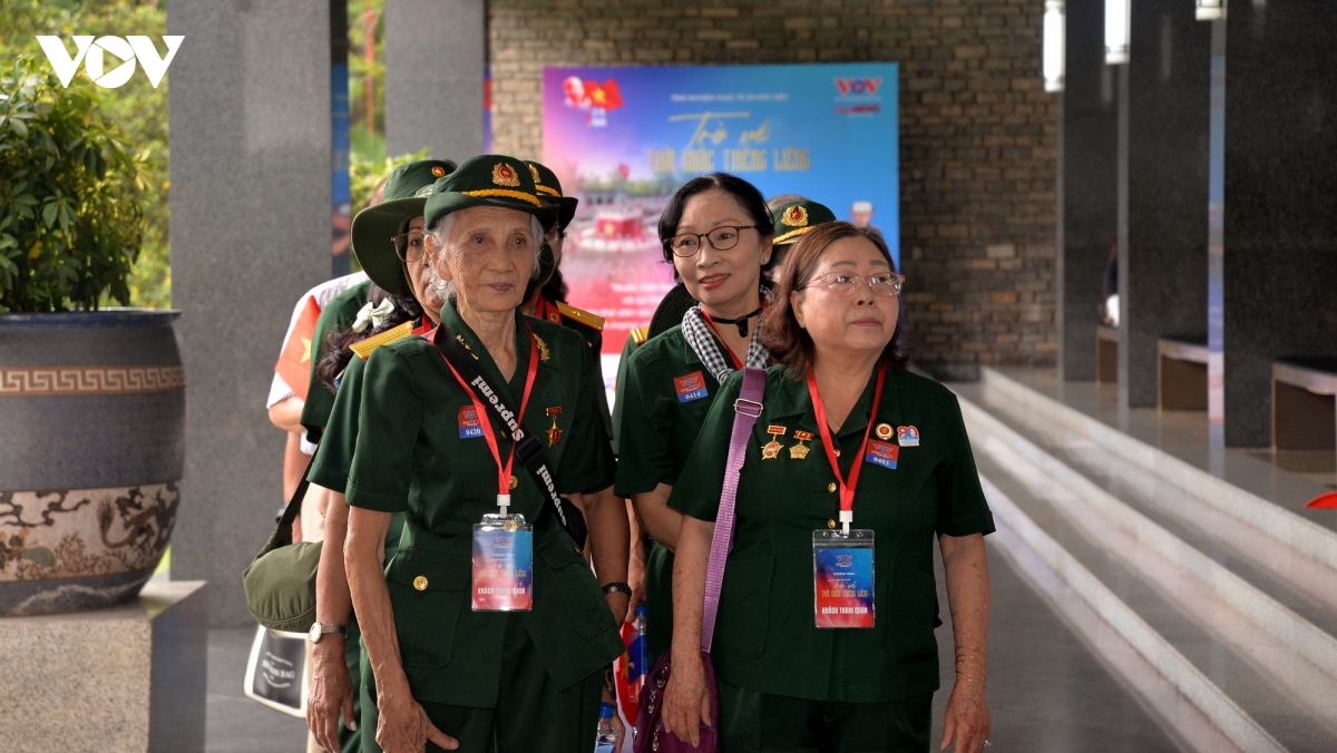 tro-ve-thoi-khac-thieng-lieng-tai-dinh-doc-lap-17.jpg