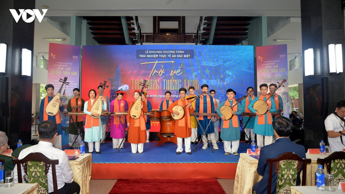 tro-ve-thoi-khac-thieng-lieng-tai-dinh-doc-lap-5.jpg