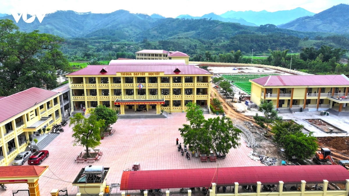 truong-noi-tru-bien-gioi-quang-ninh.jpg