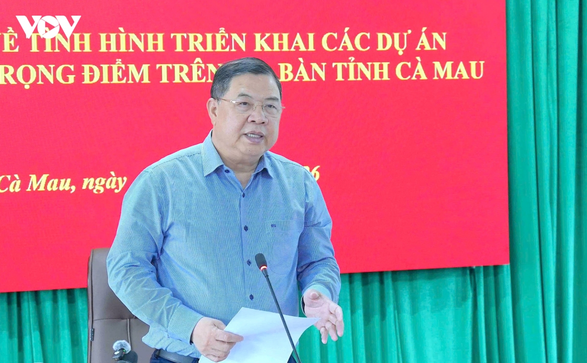 1-ptt-pham-gia-tuc-lam-viec-tai-ca-mau.jpg