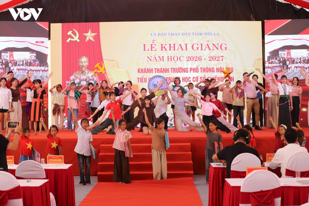 1.-tap-the-thay-tro-nha-truong-phan-khoi-tap-duyet-cho-le-khai-giang-nam-hoc-moi.jpg