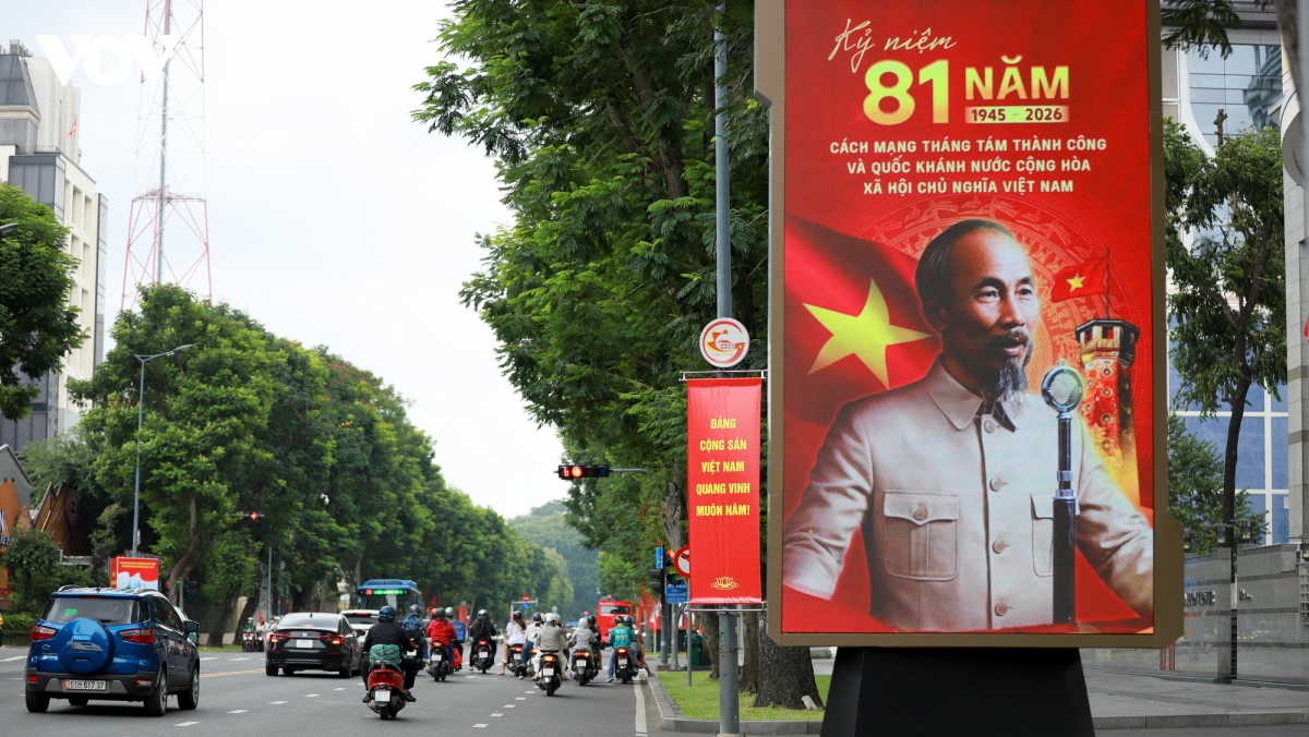12.-hinh-anh-chu-tich-ho-chi-minh-doc-tuyen-ngon-doc-lap.jpg