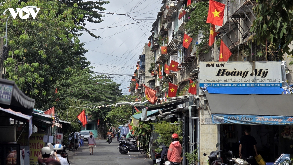 14.-mot-chung-cu-tai-phuong-binh-quoi-dong-loat-treo-co.jpg