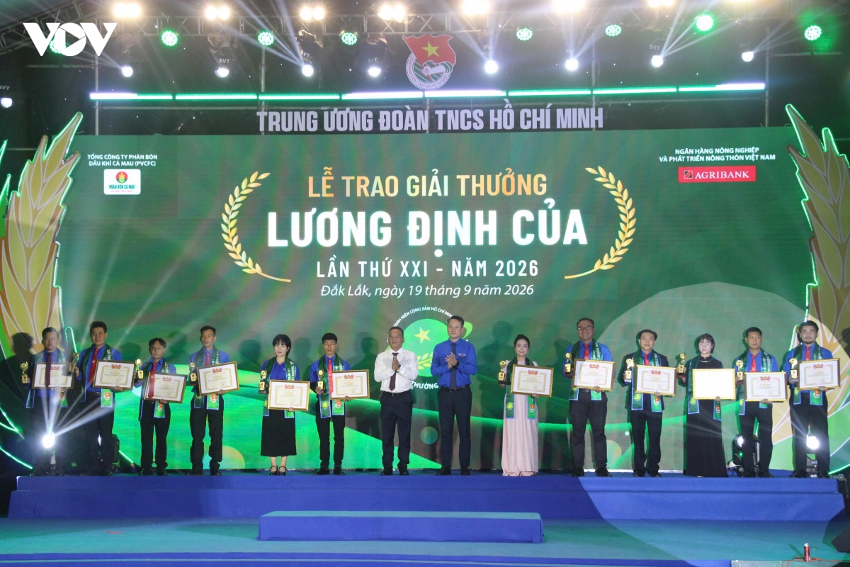 19-9-vinh-danh-1.jpg