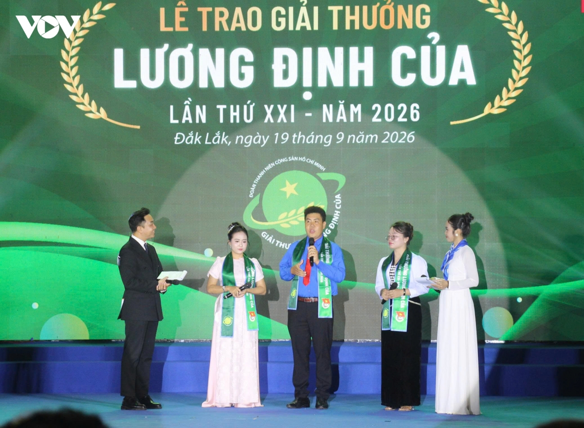 19-9-vinh-danh-2.jpg