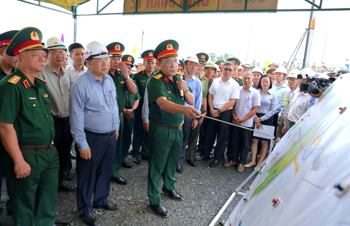 2-ptt-pham-gia-tuc-lam-viec-tai-ca-mau.jpg