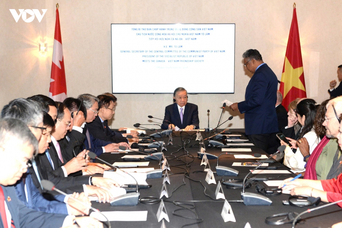 25-09_dai-dien-hoi-huu-nghi-canada-viet-nam-phat-bieu-tai-buoi-tiep.jpg