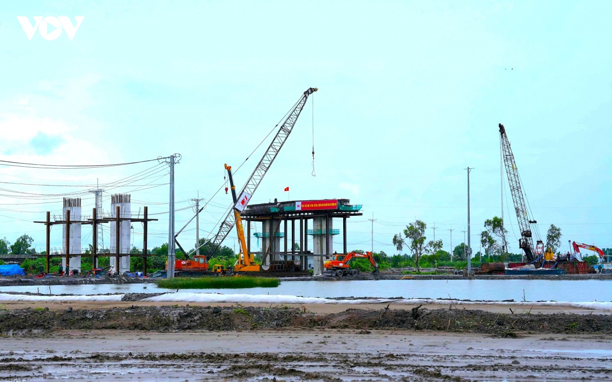 4-ptt-pham-gia-tuc-lam-viec-tai-ca-mau.jpg