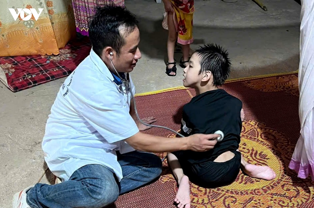 7.-kham-suc-khoe-cho-nguoi-cao-tuoi-nguoi-yeu-the-nhung-nguoi-it-co-co-hoi-tiep-can-dich-vu-y-te.jpg