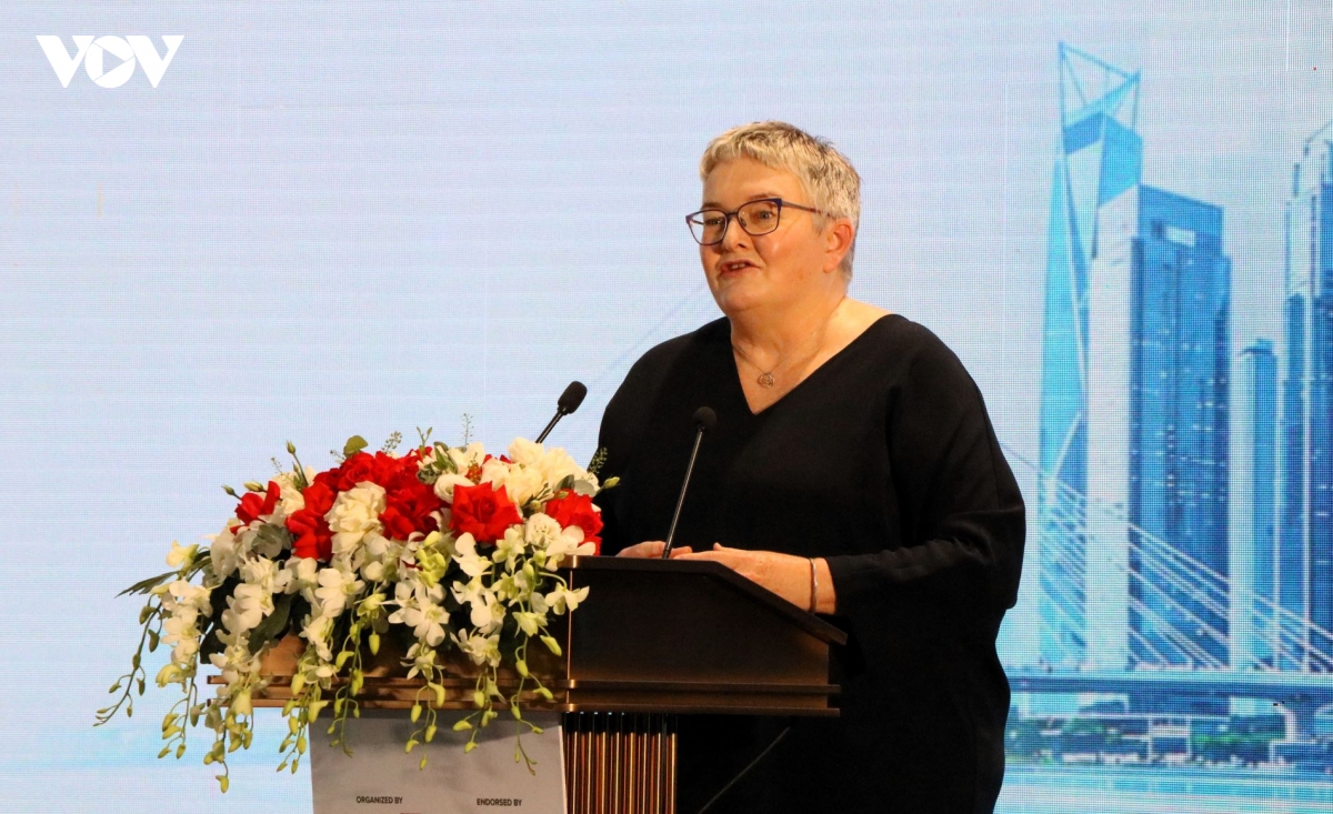 ba-helen-brand-obe-tong-giam-doc-acca-phat-bieu-tai-dien-dan.jpg