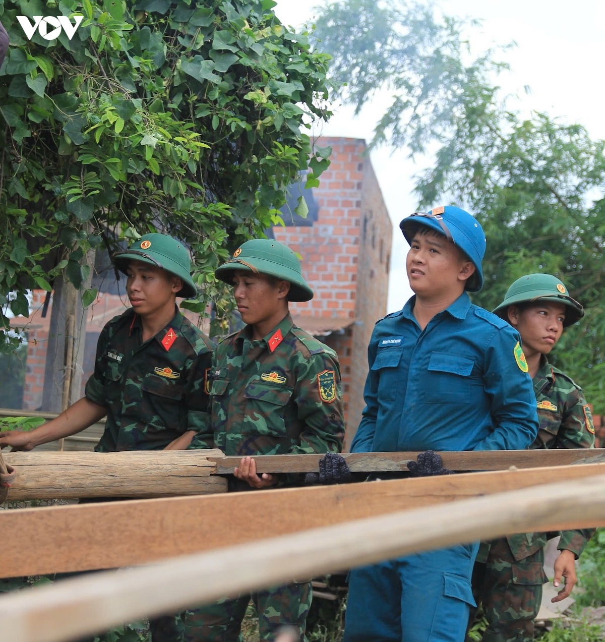 bo_doi_giup_nhan_dan_vung_thien_tai_gia_lai_chuyen_ve_noi_o_moi_anh_3_20260907142312.jpg
