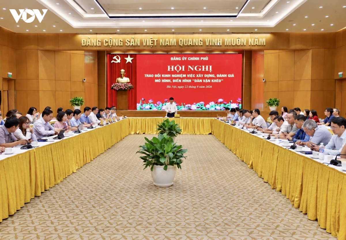 cac-dai-bieu-tham-du-hoi-nghi.jpg