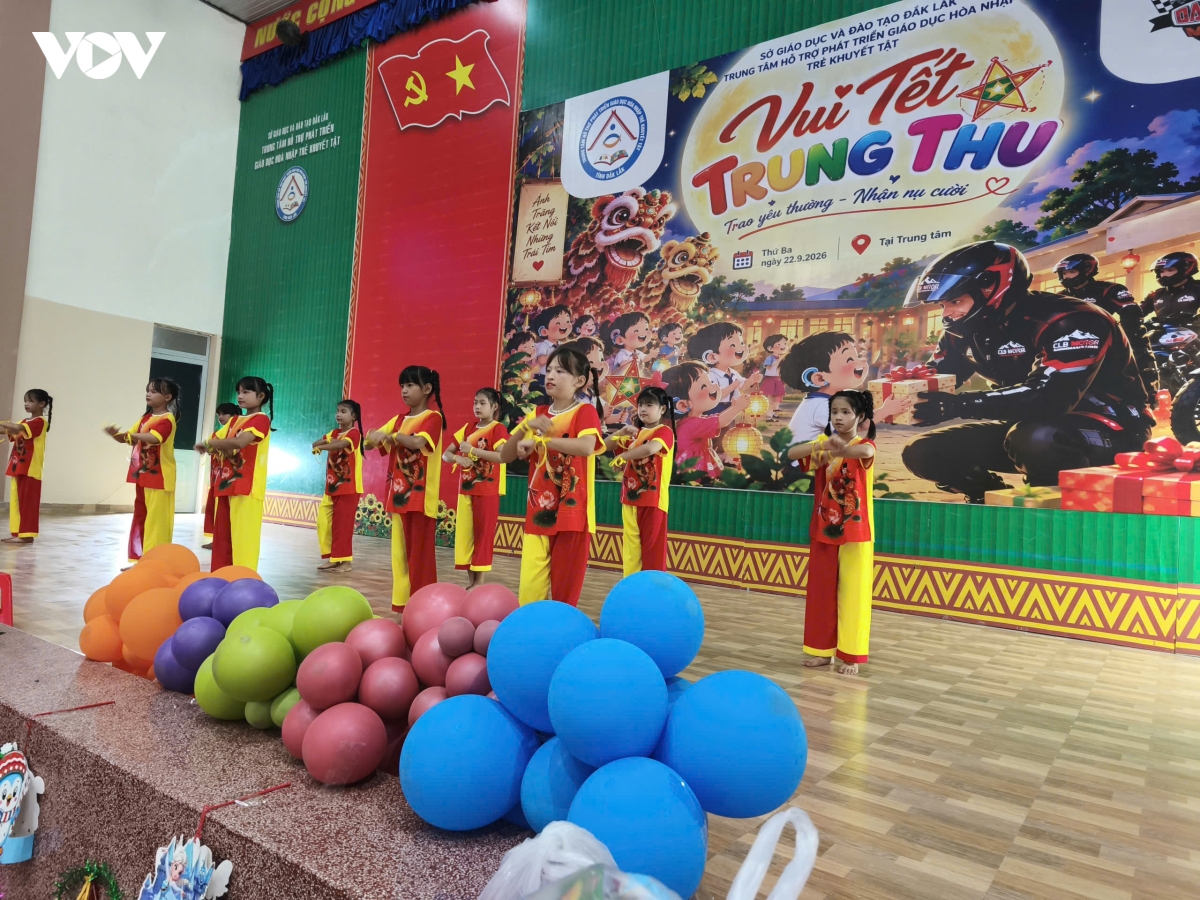 cac-em-bieu-dien-van-nghe.jpg