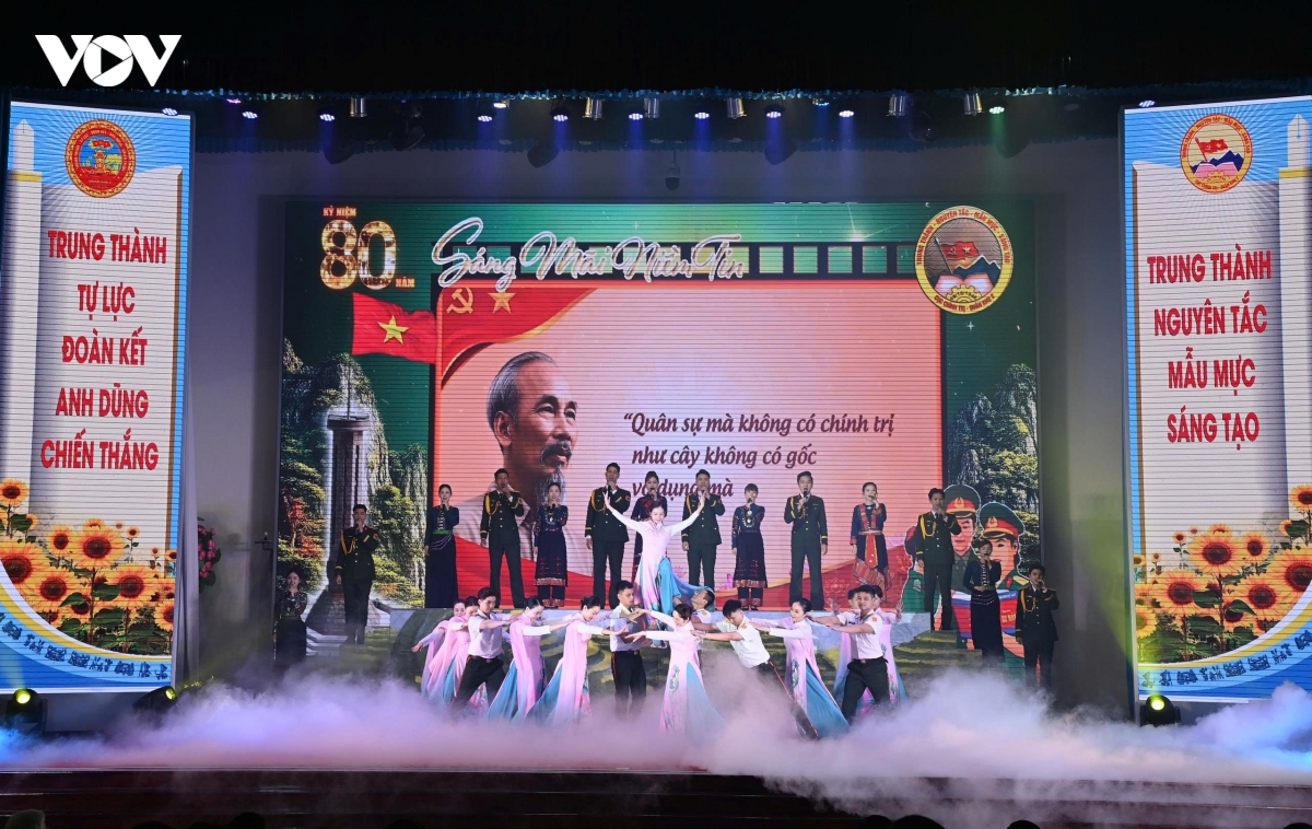 cac-tiet-muc-nghe-thuat-dac-sac-cua-doan-van-cong-quan-khu-2.jpg