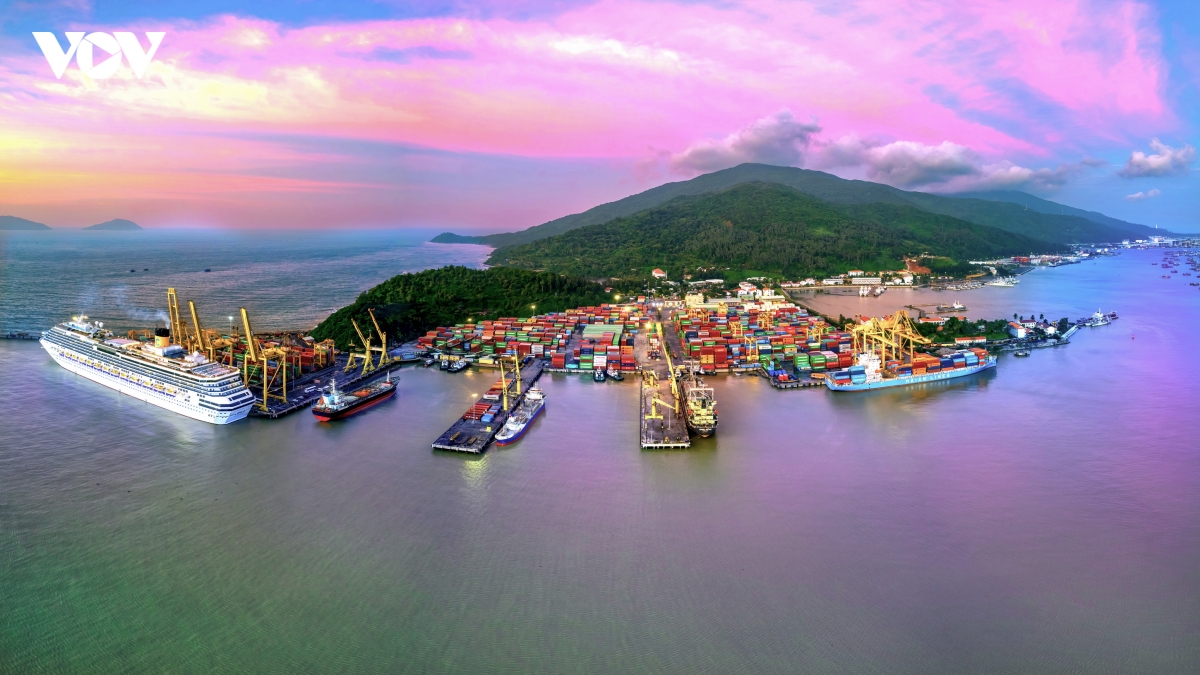 cang-da-nang-nam-trong-vinh-da-nang-hien-la-mot-khau-quan-trong-trong-chuoi-dich-vu-logistics-cua-khu-vuc-mien-trung.jpg