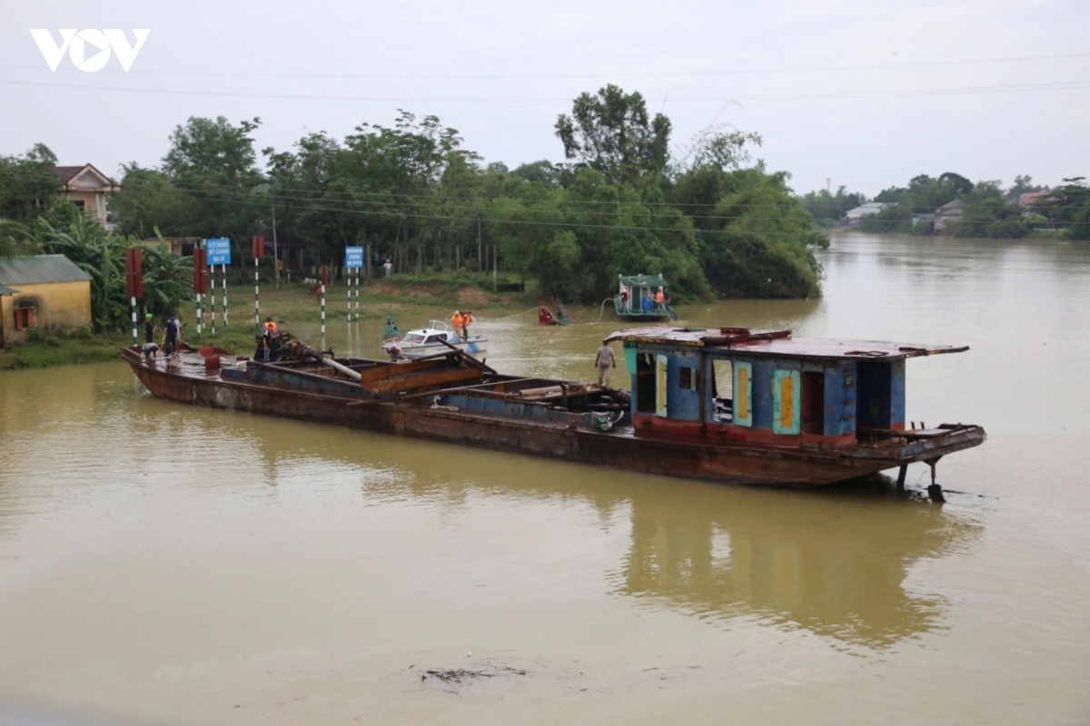 chiec-sa-lan-lon-nhat-da-duoc-lai-dat-ve-noi-neo-dau_1.jpg