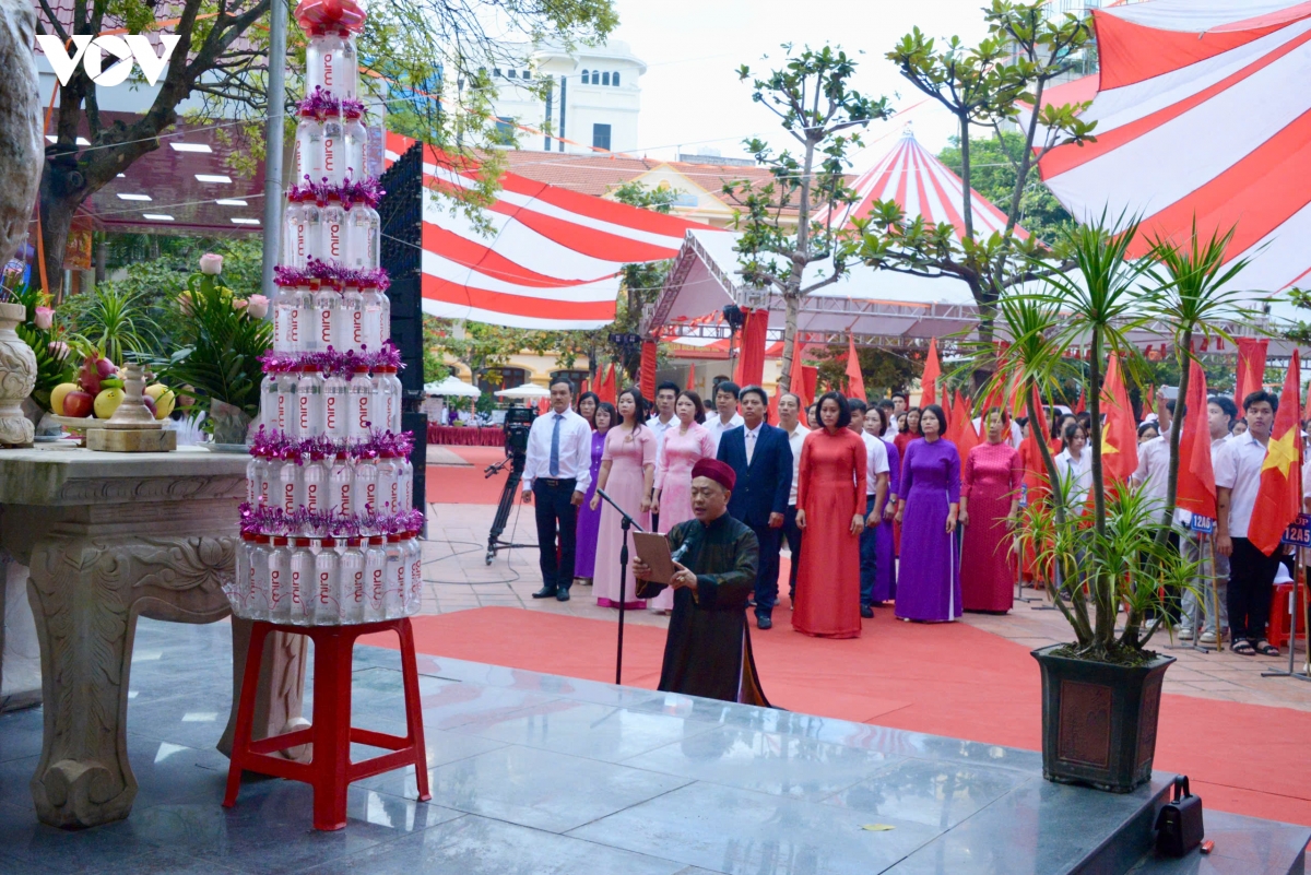 chu-tich-quoc-hoi-du-le-khai-giang-o-hung-yen-4.jpg