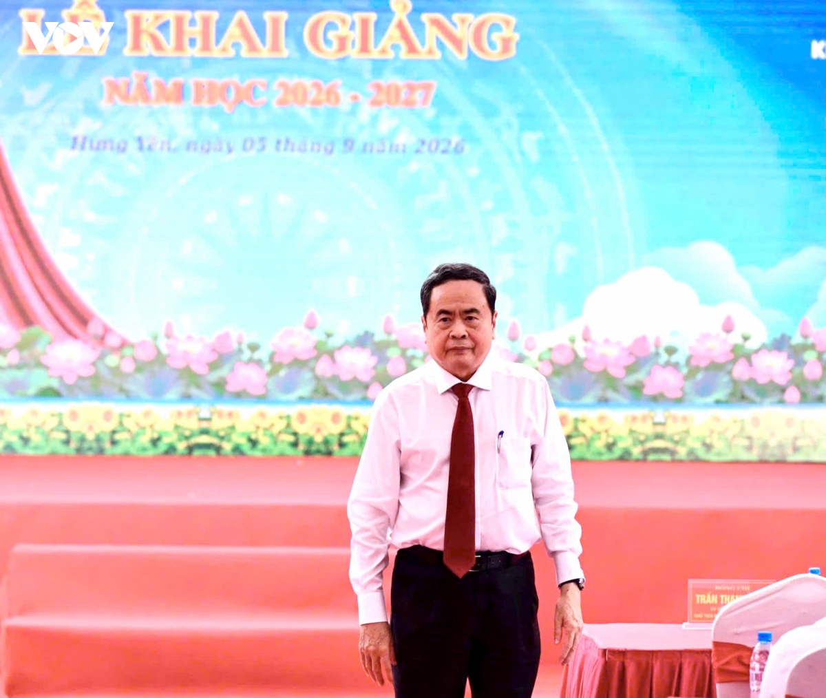 chu-tich-quoc-hoi-du-le-khai-giang-o-hung-yen-8.jpg