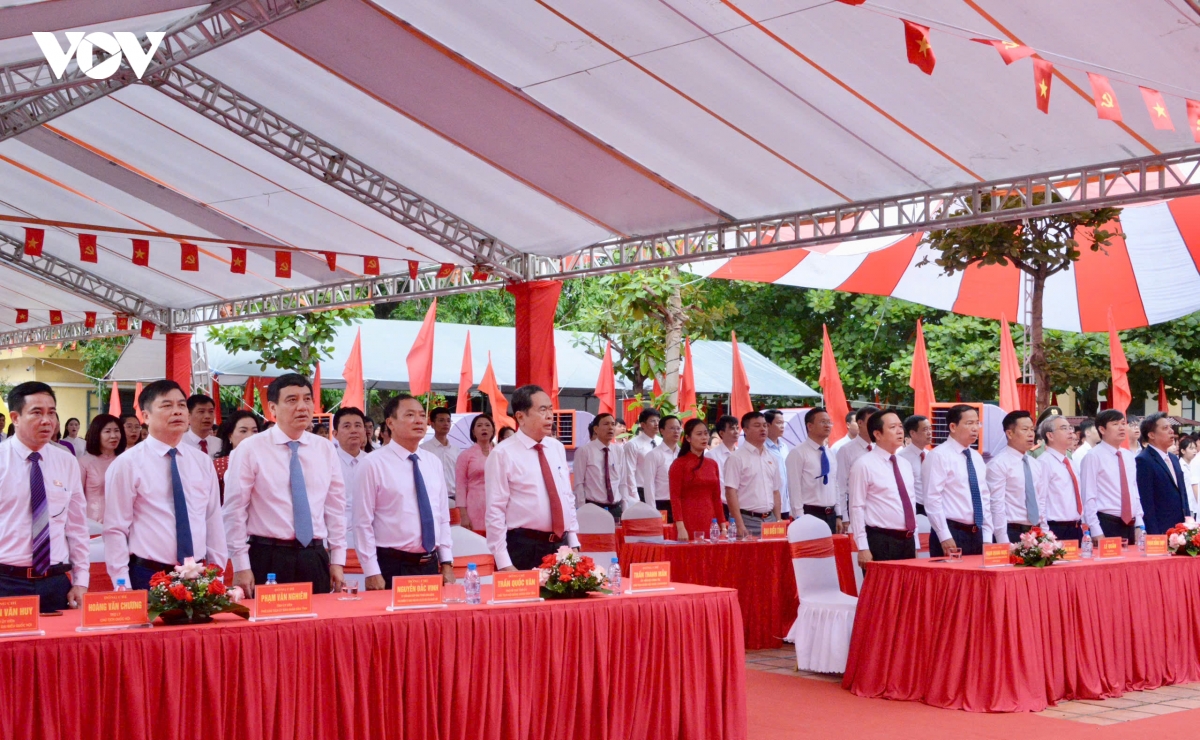 chu-tich-quoc-hoi-du-le-khai-giang-o-hung-yen-9.jpg