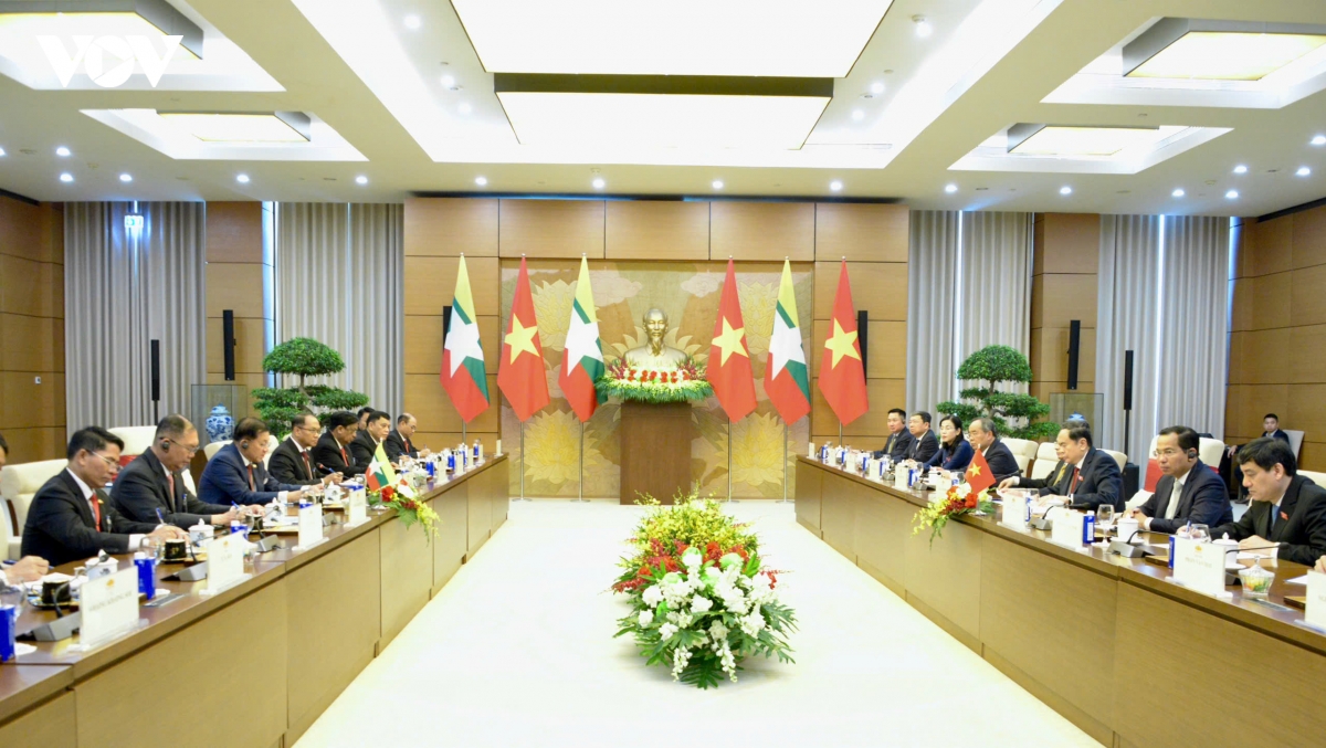 chu-tich-quoc-hoi-tran-thanh-man-hoi-kien-tong-thong-myanmar-3.jpg