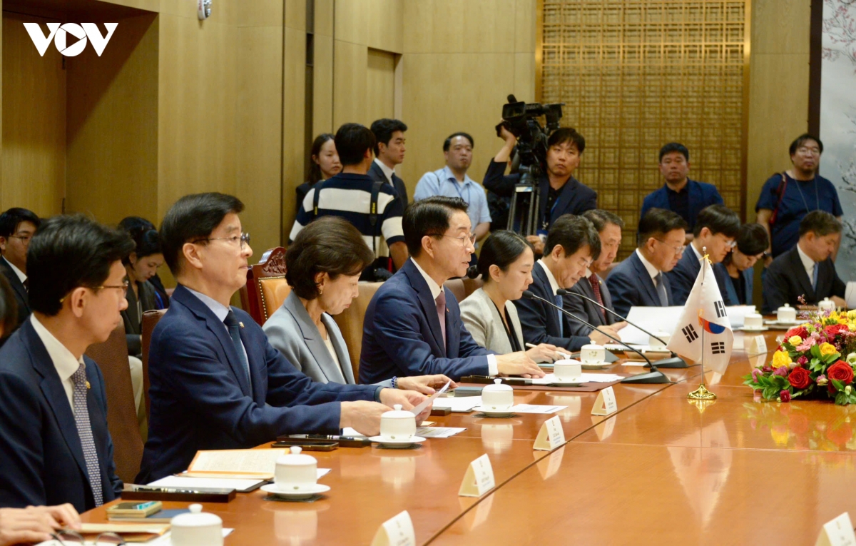 chu-tich-quoc-hoi-tran-thanh-man-tiep-han-quoc-15.jpg