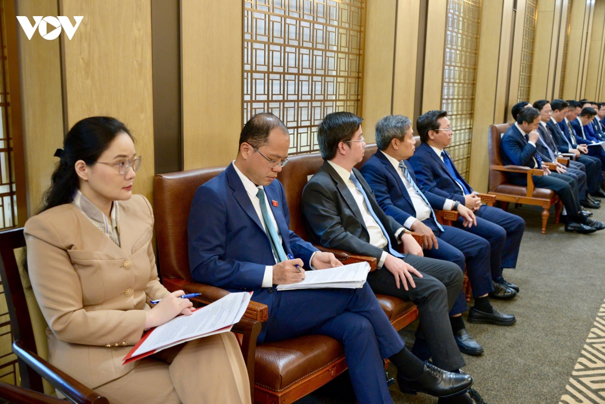 chu-tich-quoc-hoi-tran-thanh-man-tiep-han-quoc-16.jpg