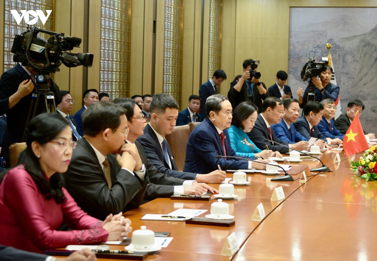 chu-tich-quoc-hoi-tran-thanh-man-tiep-han-quoc-7.jpg