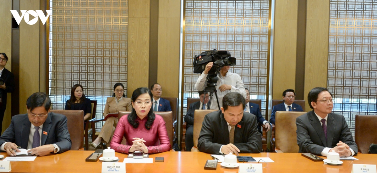 chu-tich-quoc-hoi-tran-thanh-man-tiep-han-quoc-8.jpg