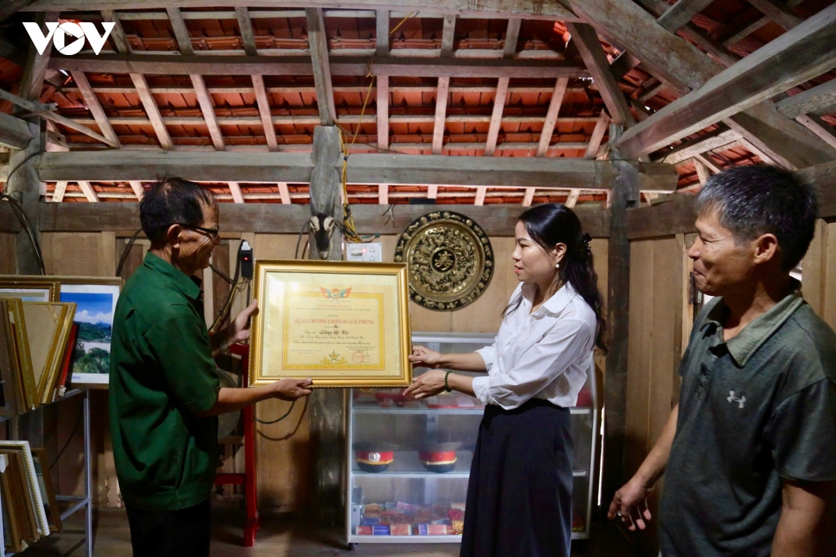 cuu-binh-78-tuoi-danh-ca-doi-ke-chuyen-chien-tranh-giao-duc-truyen-thong-2.jpg
