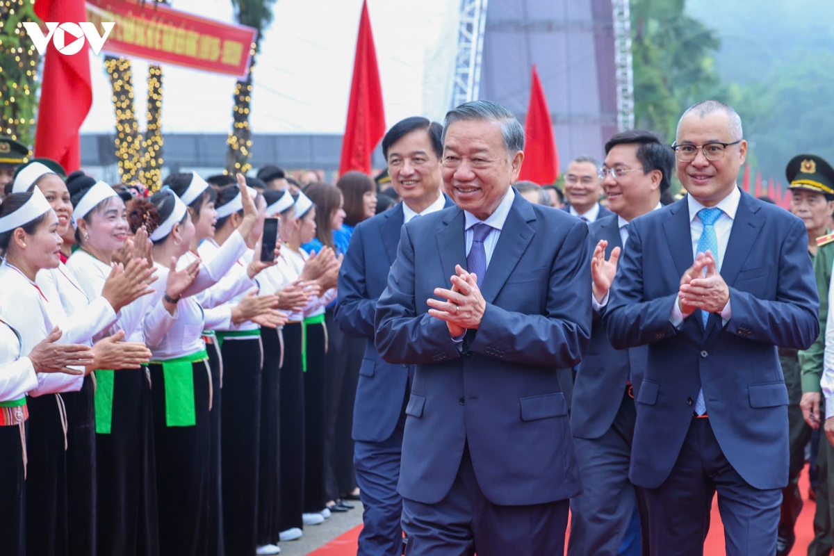 den-hung-1.jpg