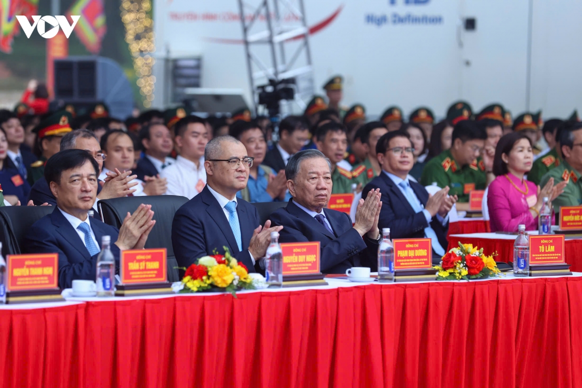 den-hung-8.jpg