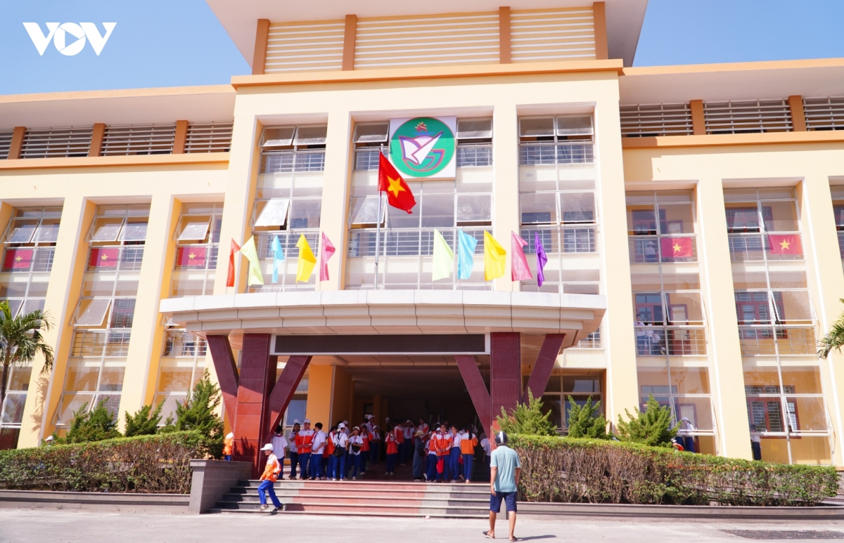 diem-truong-thcs-phan-dinh-phung-duoc-chuyen-doi-tu-tru-so-so-nong-nghiep-va-moi-truong-tinh-quang-tri-cu.jpg