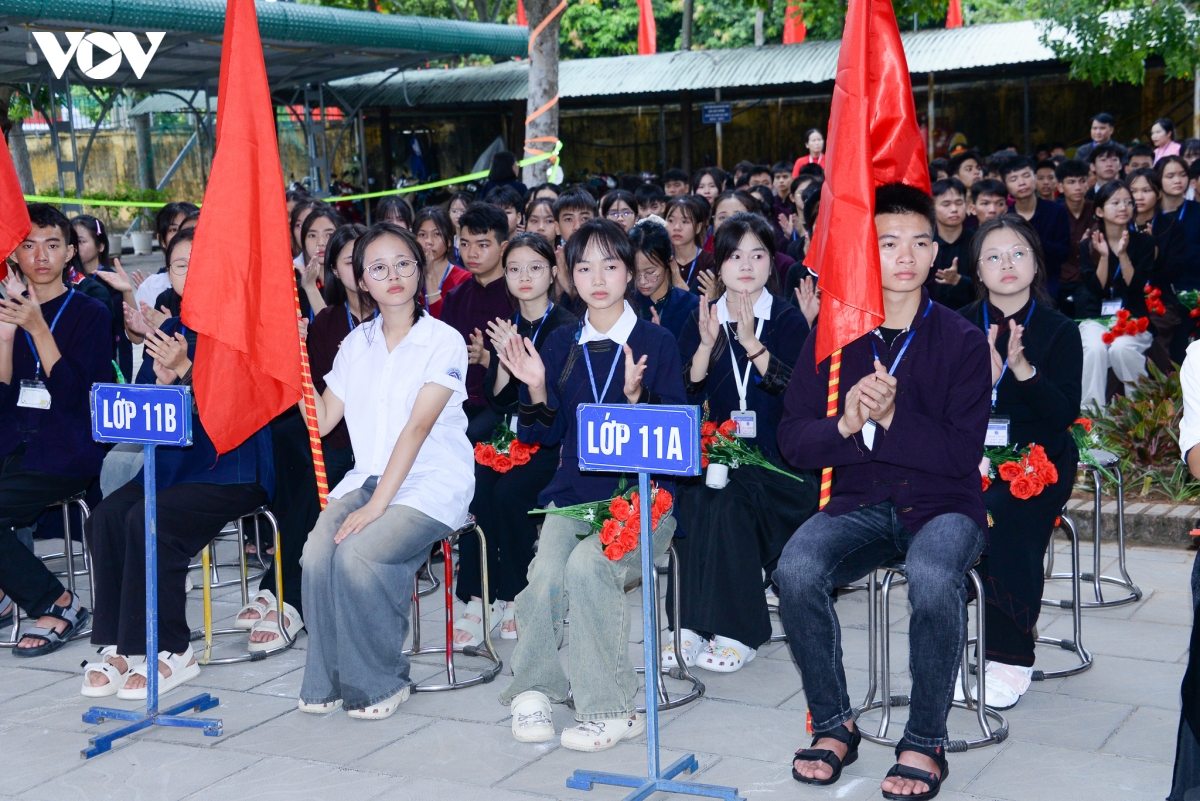 dong-chi-tran-cam-tu-du-le-khai-giang-4.jpg