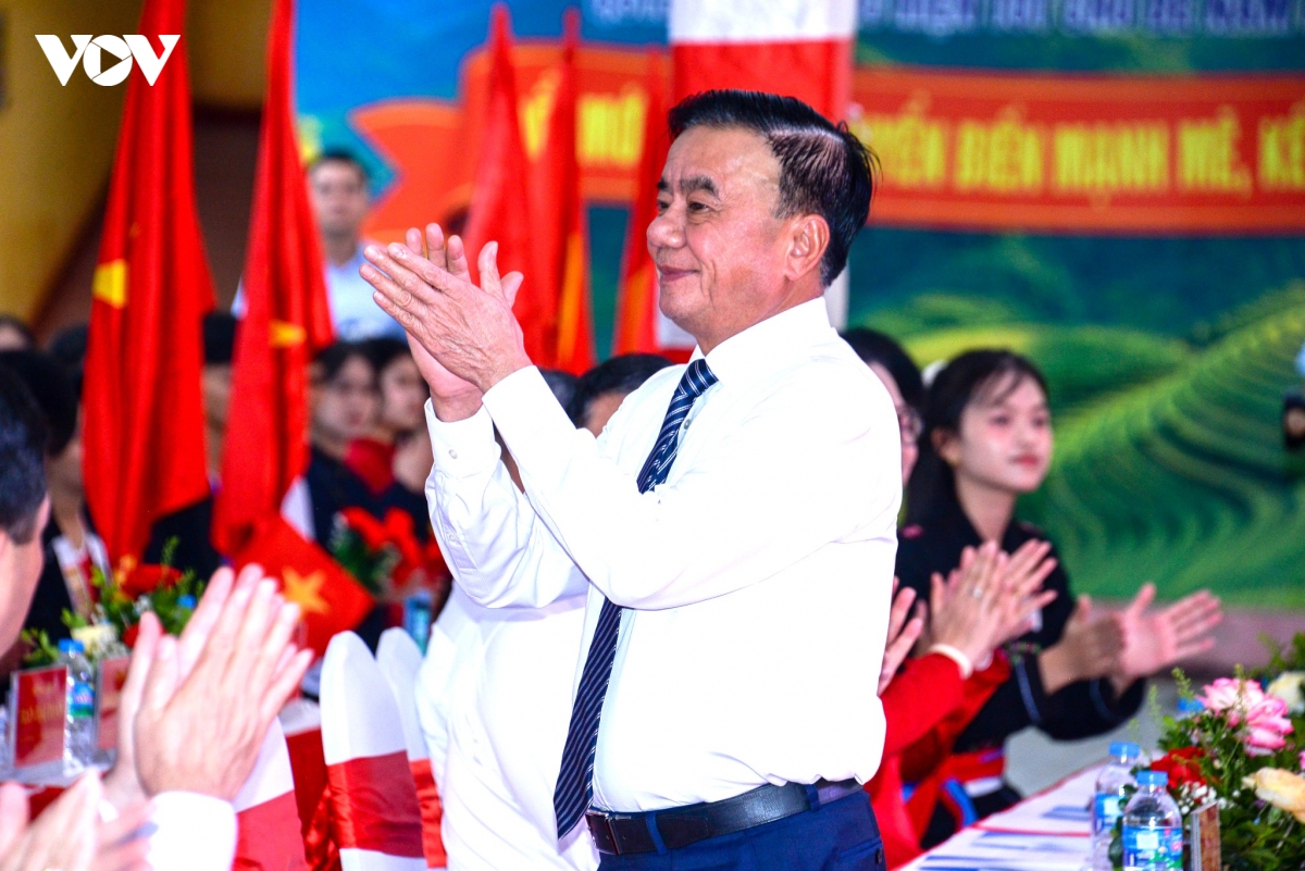 dong-chi-tran-cam-tu-du-le-khai-giang-6_1.jpg