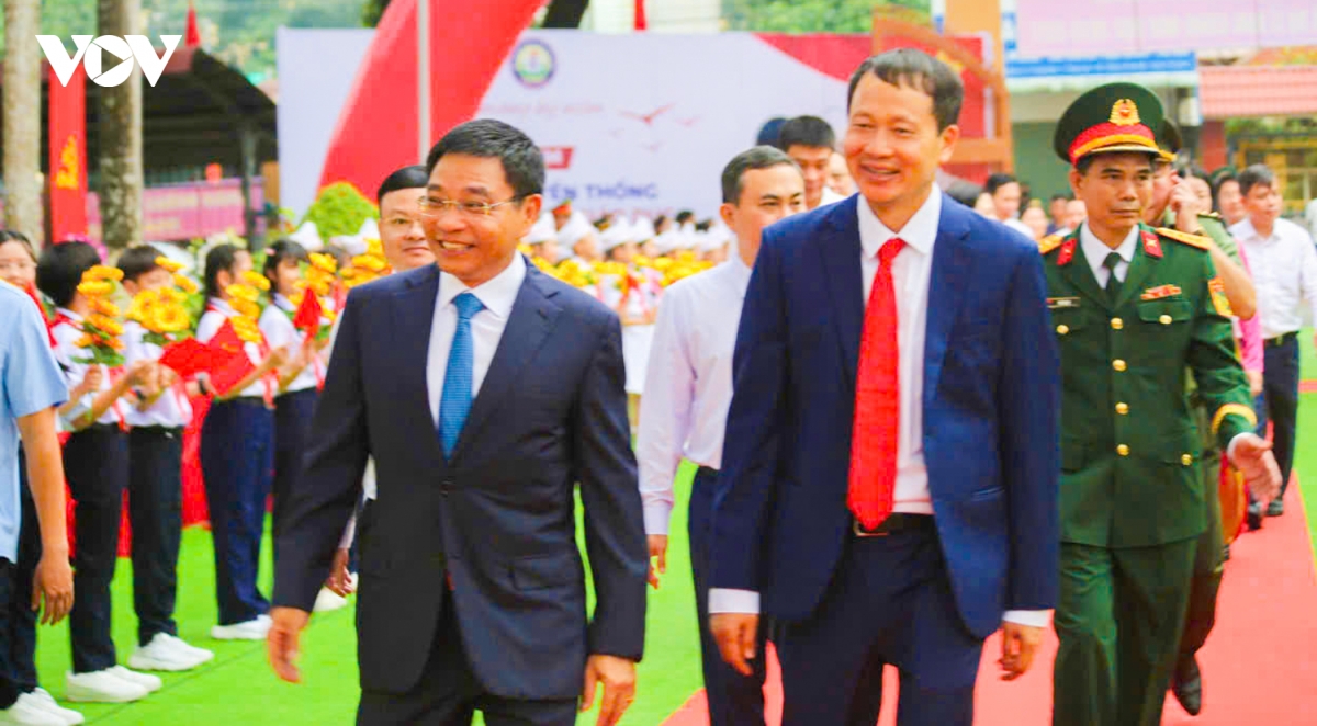 khai-giang-37740.jpg