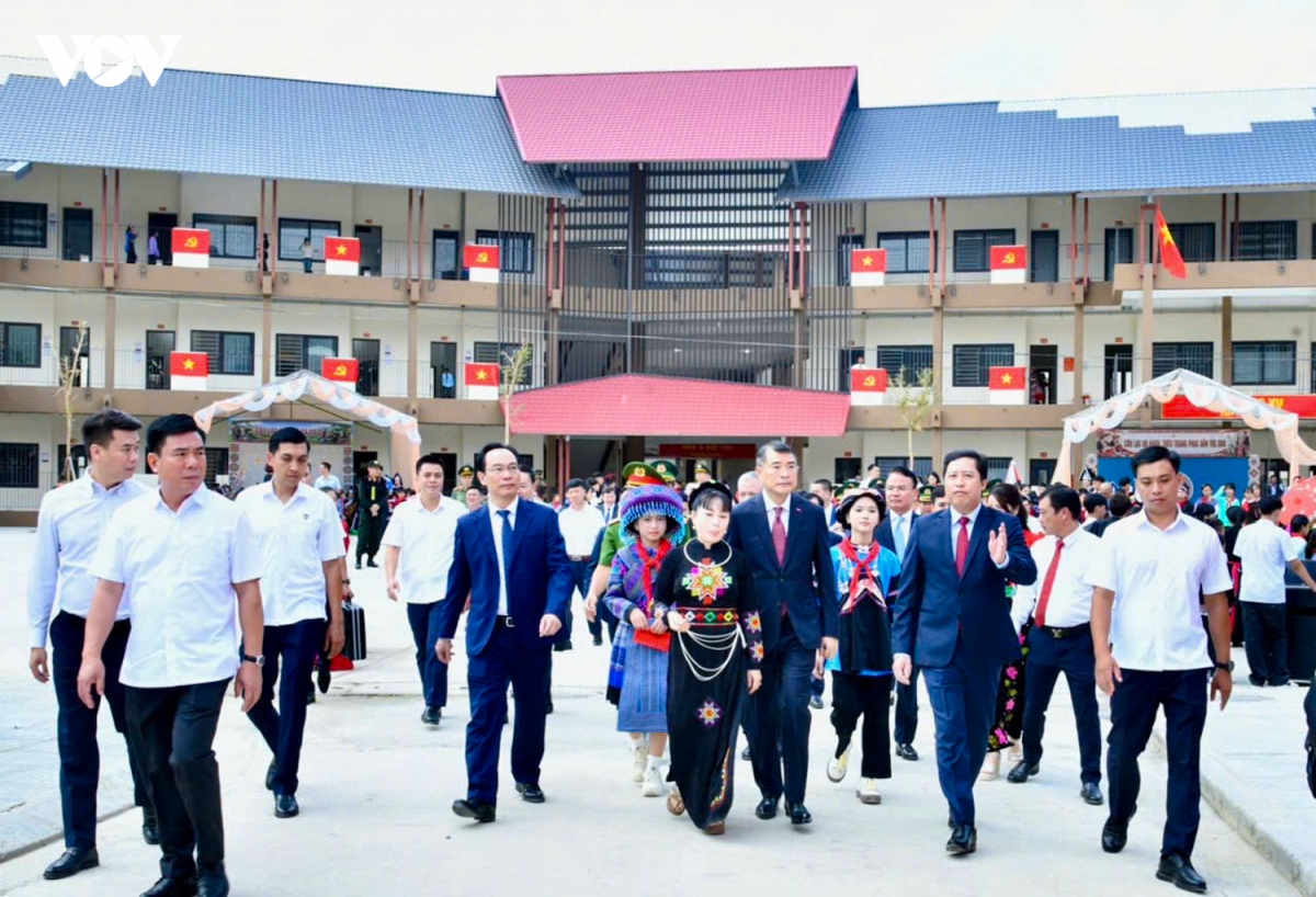 khai-giang-403360.jpg