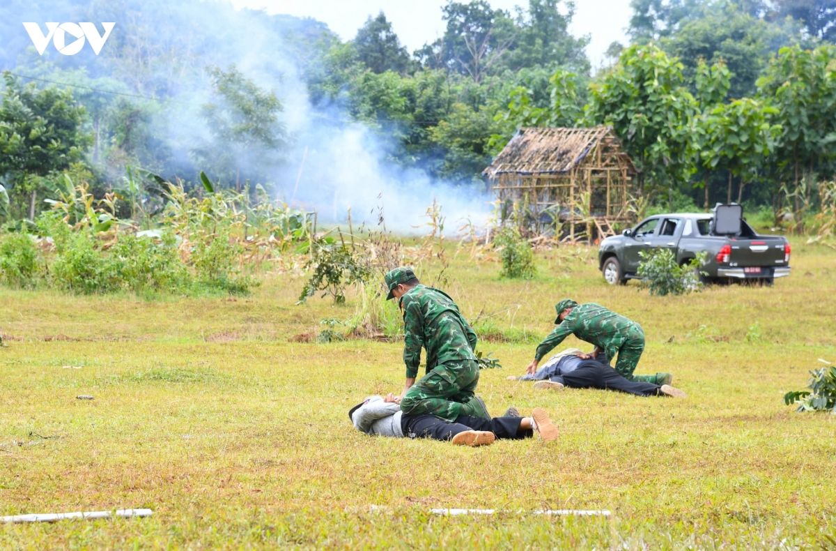 khong-che-cac-doi-tuong.jpeg