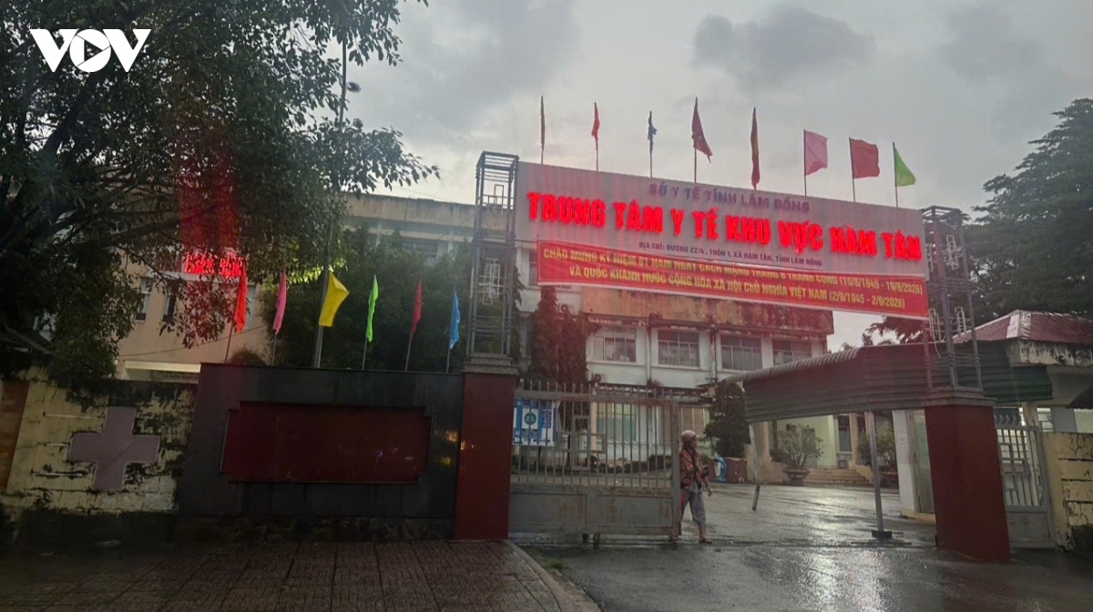 lam-dong-cong-an-kham-xet-tt-y-te-khu-vuc-ham-tan-2.jpg