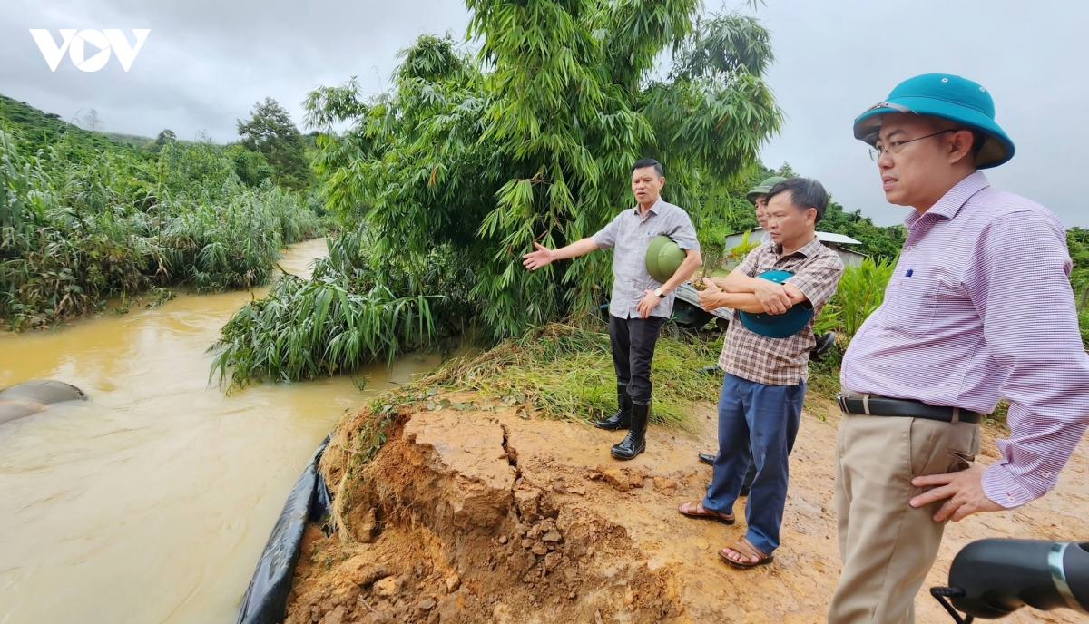 lam-dong-mua-lu-sat-lo-dien-bien-phuc-tap-nhieu-khu-dan-cu-bi-chia-cat-1.jpg