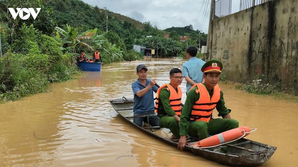lam-dong-mua-lu-sat-lo-dien-bien-phuc-tap-nhieu-khu-dan-cu-bi-chia-cat-4.jpg