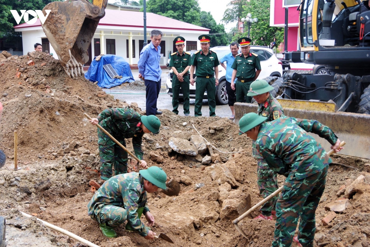 lanh-dao-bch-quan-su-tinh-quang-tri-kiem-tra-cong-tac-quy-tap-hai-cot-liet-si-tai-khu-pho-thanh-co-phuong-quang-tri.jpg