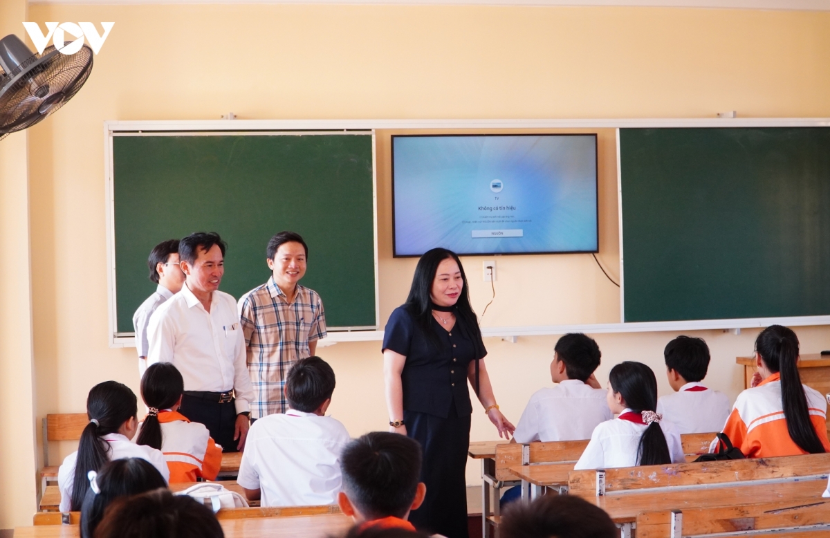 lanh-dao-phuong-nam-dong-ha-kiem-tra-co-so-vat-chat-tai-diem-truong-vua-duoc-cai-tao-tu-tru-so-cong.jpg