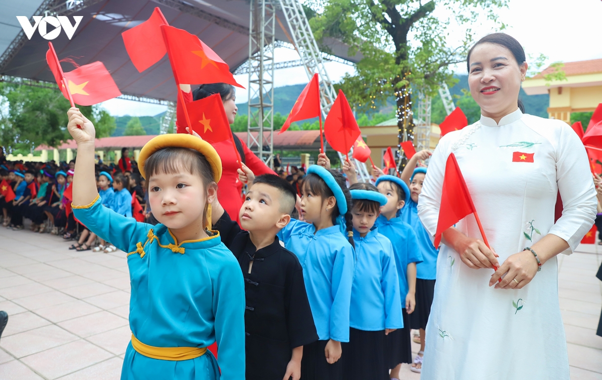 mien-nui-hai-dao-quang-ninh-nam-hoc-moi_5.jpg