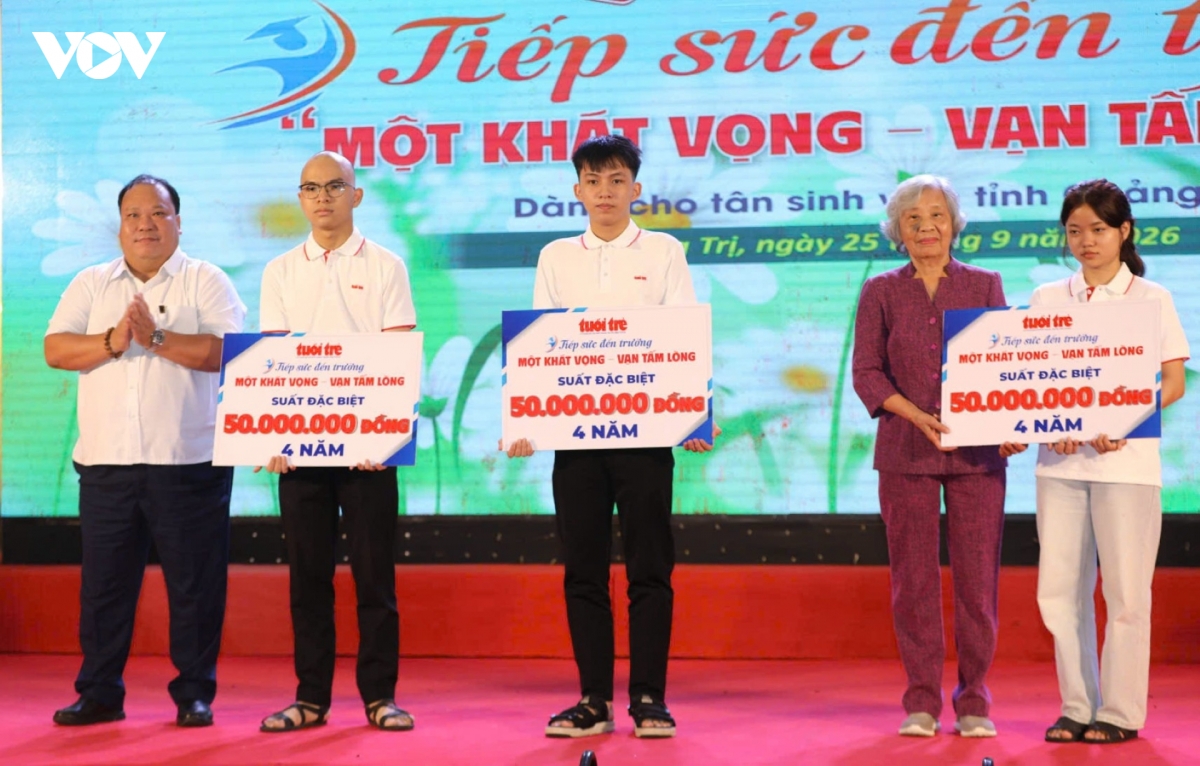 nhung-suat-hoc-bong-dac-biet-danh-tang-tan-sinh-vien.jpg