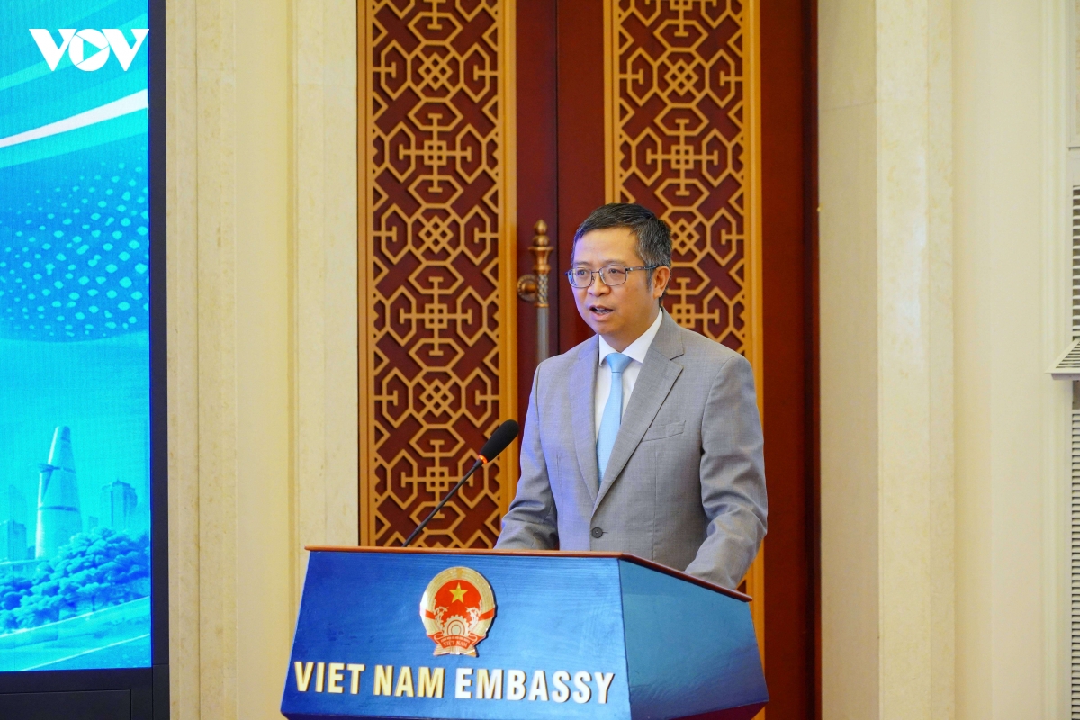 phat-bieu-tai-chuong-trinh-dai-su-viet-nam-tai-trung-quoc-pham-thanh-binh-gui-gam-ky-vong-vao-cac-tan-sinh-vien-2026.jpg